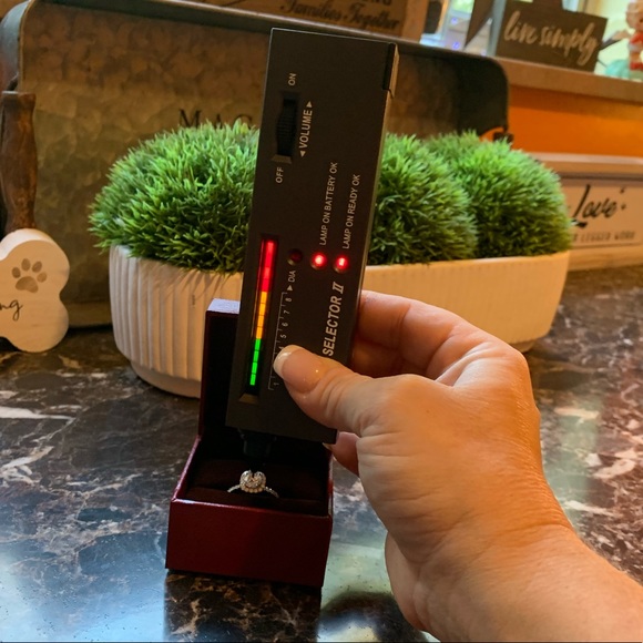 #119 Absolutely perfect 1.5 cttw halo Moissanite ring!!! - Picture 6 of 6